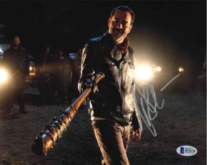 Photo The Walking Dead - Negan with Barbed Wire Baseball Bat Signed by Jeffrey Dean Morgan with Authentication