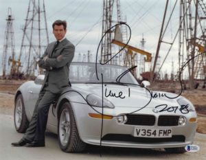 Photo James Bond 007 - James Bond Signed by Pierce Brosnan with Authentication