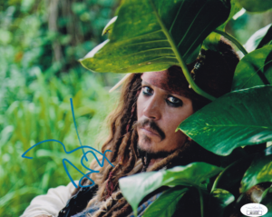 Johnny Depp - Signiertes Foto - Pirates des Caraïbes (Jack Sparrow) - COA JSA