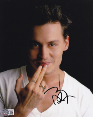 Johnny Depp (White Shirt) - Signiertes Foto - COA Beckett