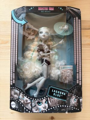 Monster High poupée Reel Drama Lagoona Blue en Noir et Blanc - Boîte Imparfaite